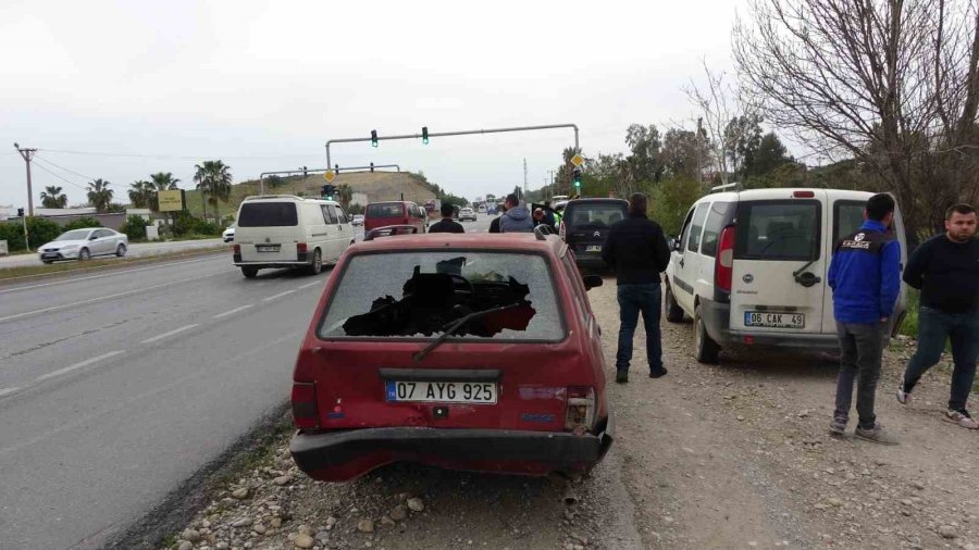 Antalya’da 3 Araçlı Zincirleme Kaza: 1 Yaralı