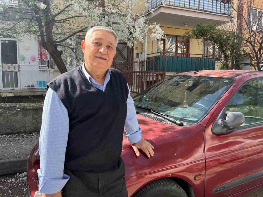 Eskişehir’de Yağmurla Birlikte Gelen Çamur Araç Sahiplerini Üzdü