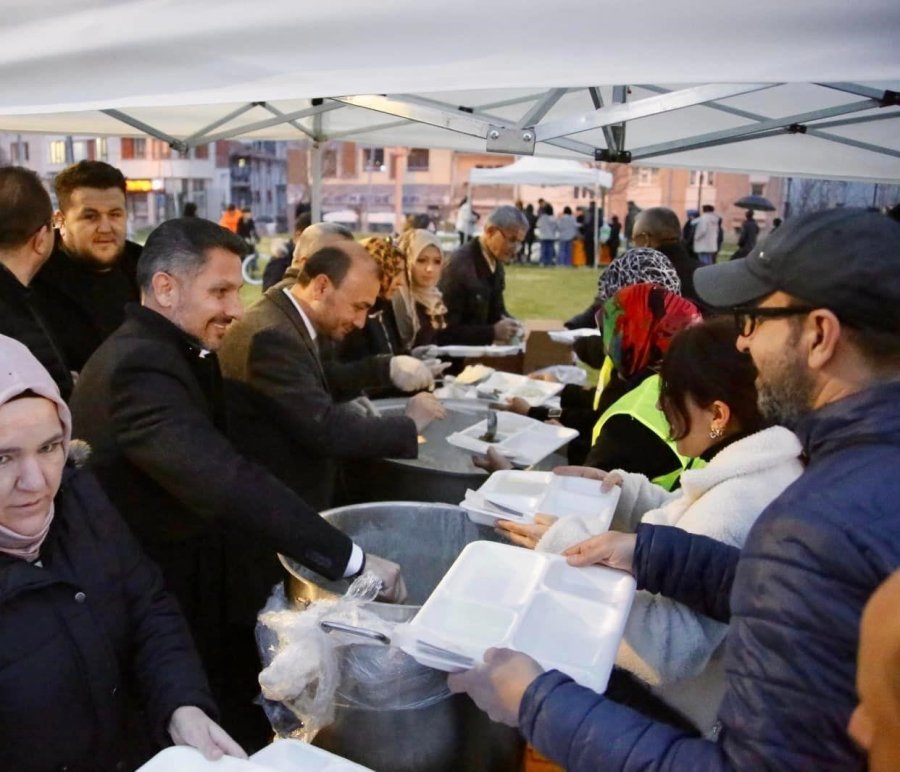 Başkan Yüzügüllü, Çamlıca İftarında Vatandaşlarla Buluştu