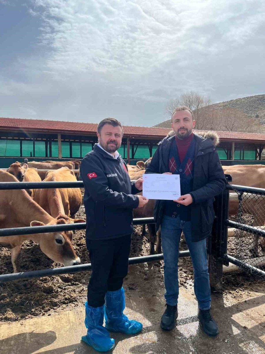 Tepebaşı’nda Bir İlki Başaran Süt Çiftliğine ’avrupa Birliği Onaylı Süt Çiftliği Sertifikası’ Verildi