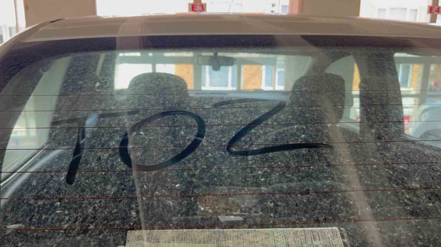 Eskişehir’de Yağmurla Birlikte Gelen Çamur Araç Sahiplerini Üzdü