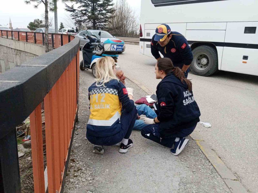 Kazada Yaralanan Alkollü Engelli Sürücü Sağlık Personellerine Zorluk Çıkarttı