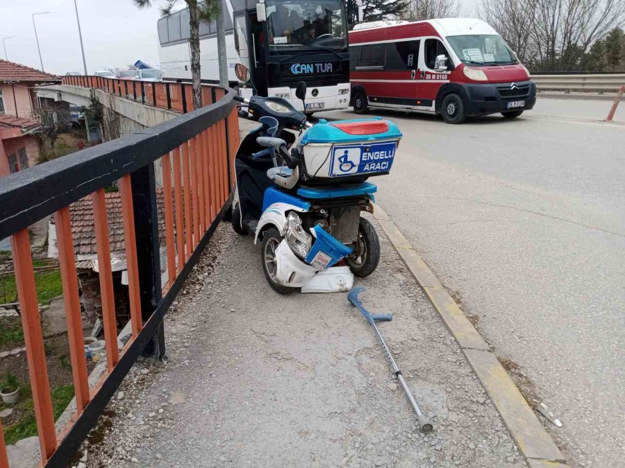 Kazada Yaralanan Alkollü Engelli Sürücü Sağlık Personellerine Zorluk Çıkarttı