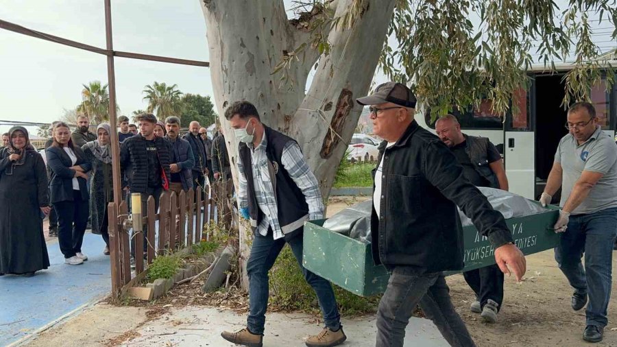 Emekli Öğretmen Karavanda Ölü Bulundu