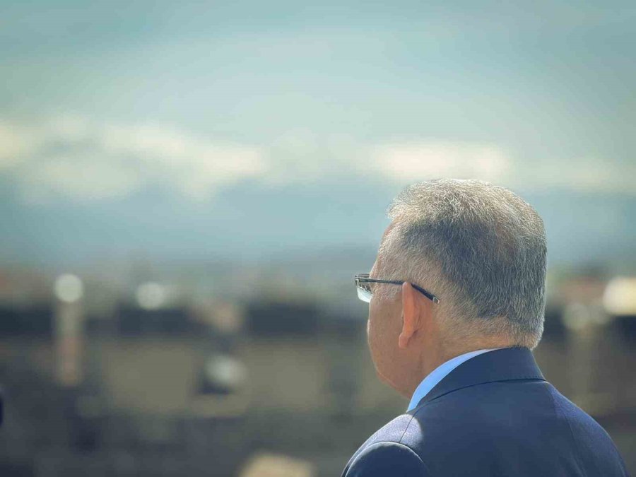 Başkan Büyükkılıç Vatandaşla Buluştu, Kale Surlarından Kayseri’ye Mesaj Verdi