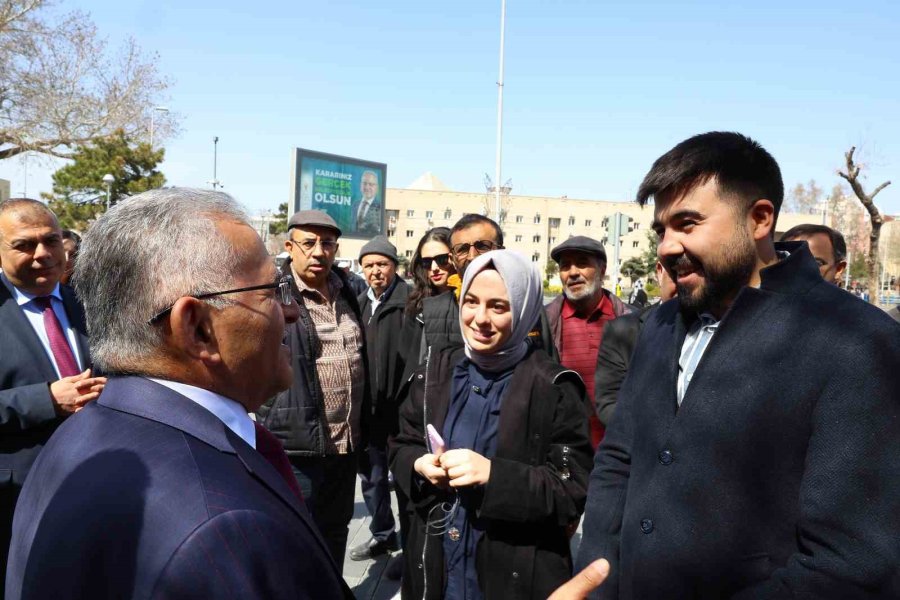 Başkan Büyükkılıç Vatandaşla Buluştu, Kale Surlarından Kayseri’ye Mesaj Verdi