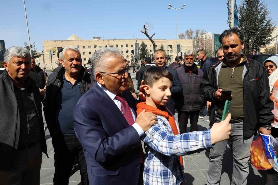 Başkan Büyükkılıç Vatandaşla Buluştu, Kale Surlarından Kayseri’ye Mesaj Verdi