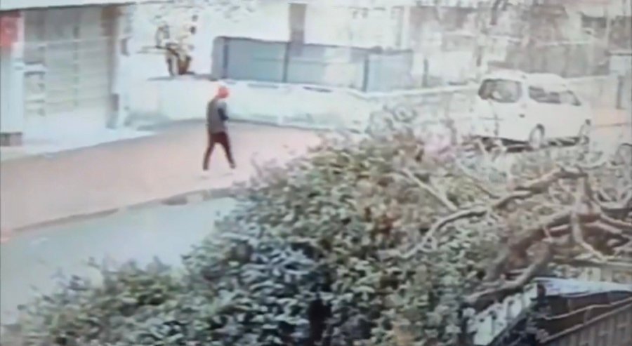 "polisim" Dedi, Yaşlı Adamın 560 Bin Tl Değerindeki Altınlarını Dolandırdı