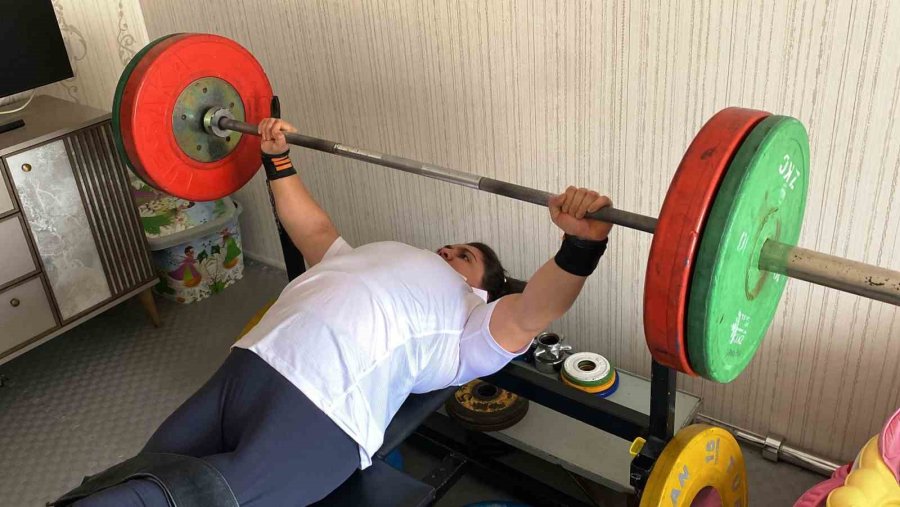 Evden Çıkabilmeyi Hayal Ederken Şimdi Dünya Şampiyonluğunu Hedefliyor