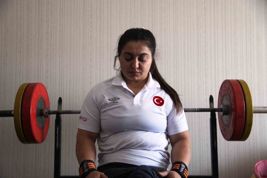 Evden Çıkabilmeyi Hayal Ederken Şimdi Dünya Şampiyonluğunu Hedefliyor