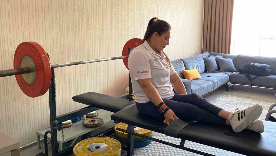 Evden Çıkabilmeyi Hayal Ederken Şimdi Dünya Şampiyonluğunu Hedefliyor