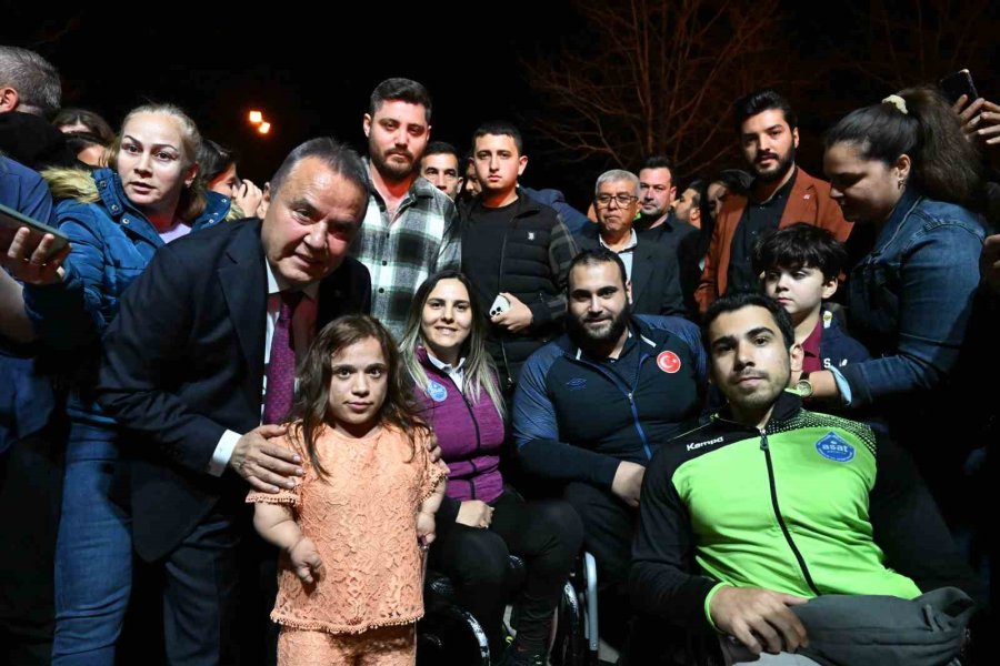 Başkan Böcek: "en Fazla Maaşı Ödemenin Gururunu Yaşıyorum"