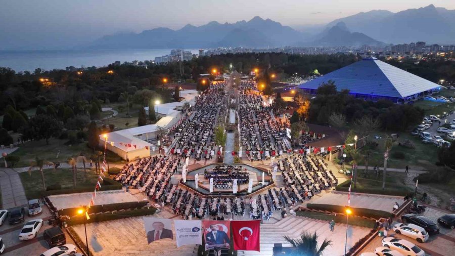 Başkan Böcek: "en Fazla Maaşı Ödemenin Gururunu Yaşıyorum"