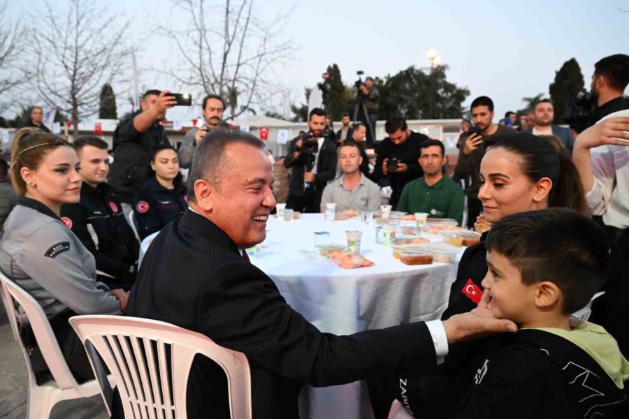 Başkan Böcek: "en Fazla Maaşı Ödemenin Gururunu Yaşıyorum"