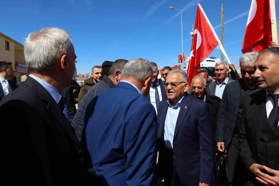 Başkan Büyükkılıç’tan Sevgi Ve Hediye Dolu Sarız Buluşması