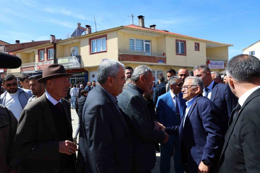 Başkan Büyükkılıç’tan Sevgi Ve Hediye Dolu Sarız Buluşması