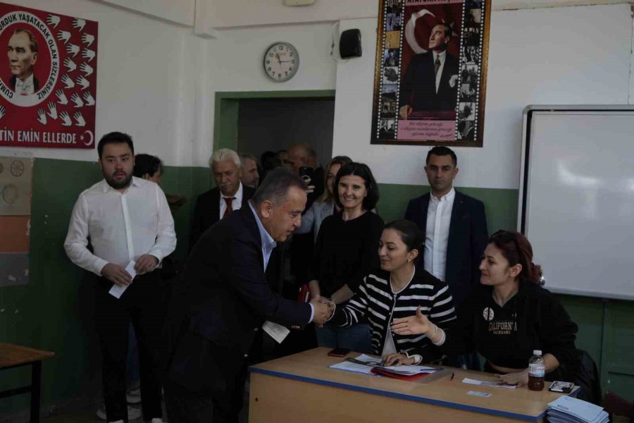 Başkan Böcek: "seçimlerin Antalya’ya Hayırlı Olmasını Dilerim"