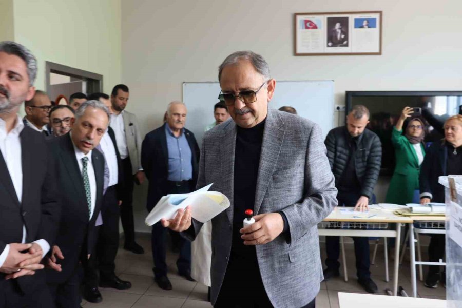 Bakan Özhaseki: “insanların Siyasi Tercihi Başımızın Üstünde”