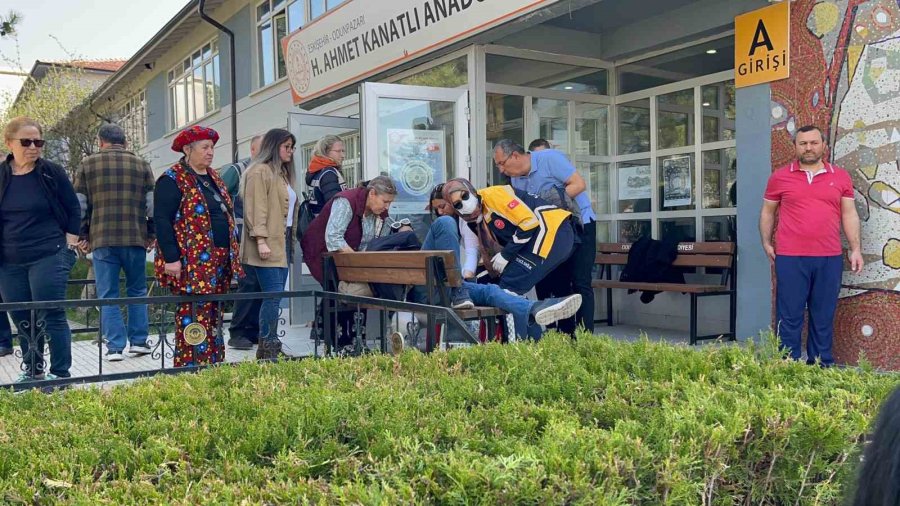 Yaşlı Adam Kalp Krizi Geçirirken Büyükerşen’i Alkışladılar