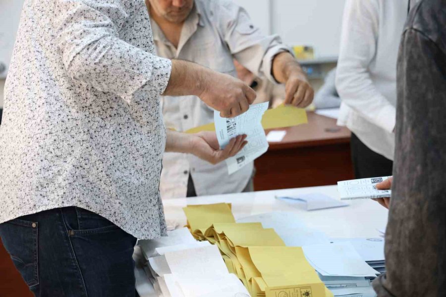 Eskişehir’de Oy Sayımına Başlandı