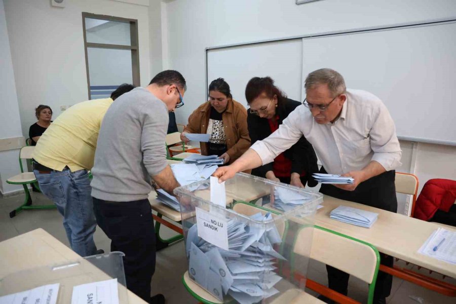 Eskişehir’de Oy Sayımına Başlandı