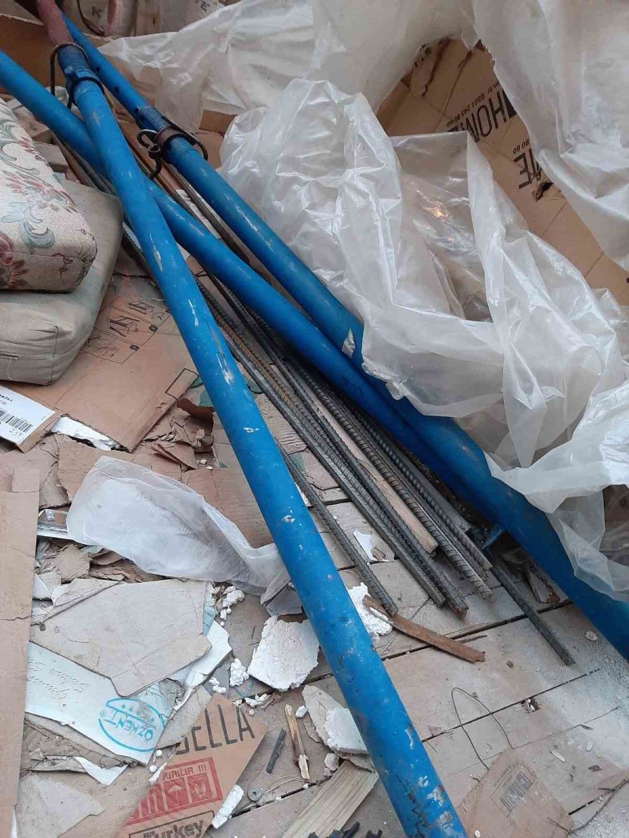 Şüpheli At Arabasından Kilolarca Çalıntı İnşaat Demiri Ele Geçirildi