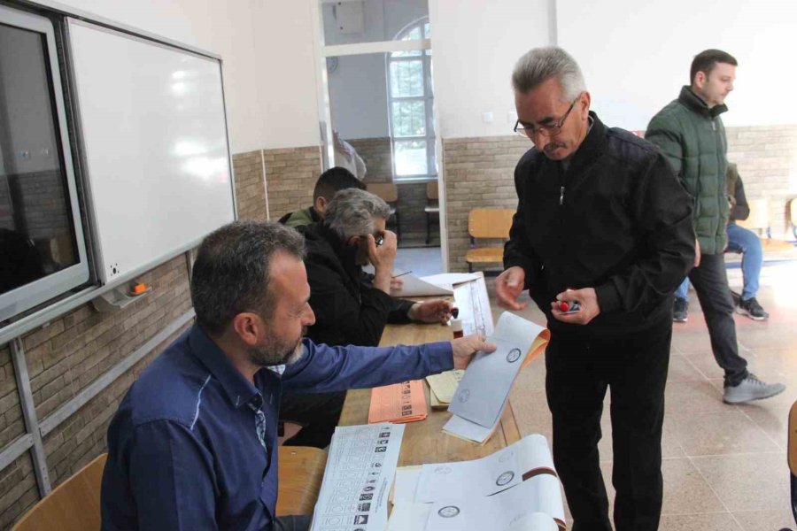 Karaman’da Oy Kullanma İşlemi Başladı
