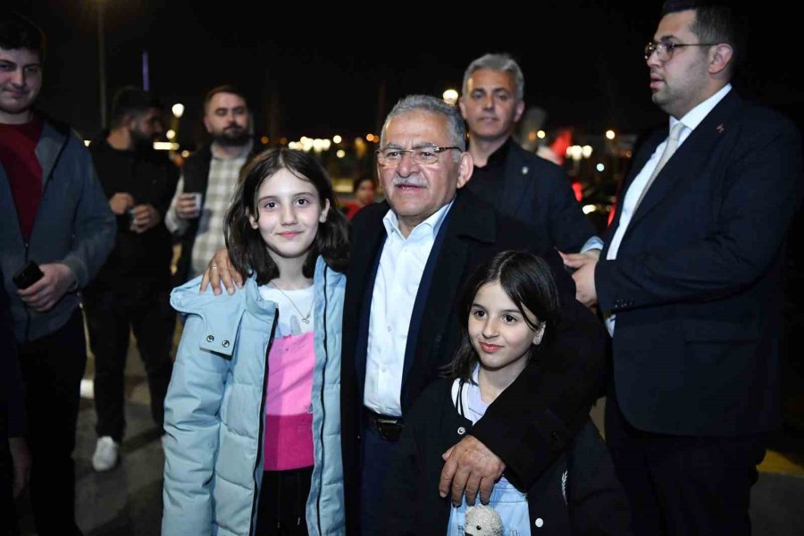 Başkan Büyükkılıç, Ramazan Etkinliklerinde Vatandaşlarla Kucaklaştı