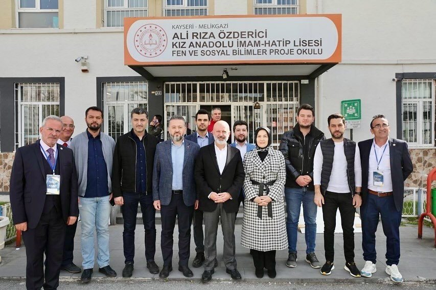 Başkan Çolakbayrakdar, Oyunu Eşiyle Birlikte Kullandı