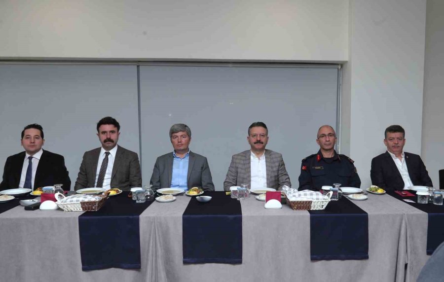 Vali Aksoy Gamer Personeli İle İftar Yaptı