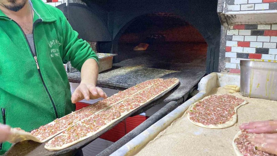 İftar Sofralarının Vazgeçilmez Lezzeti: Etli Ekmek