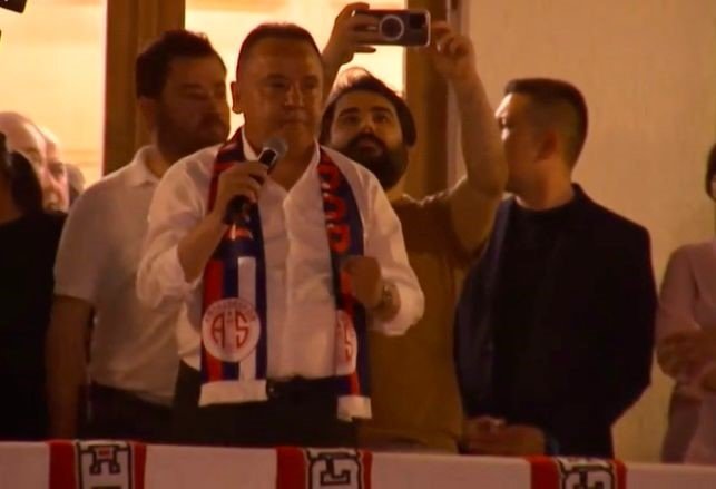 Balkon Konuşması Yapan Böcek: "antalya’da Rekor Kırmaya Devam Edeceğiz"