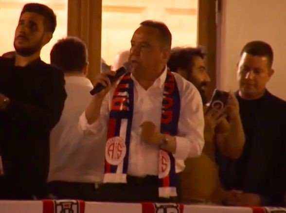 Balkon Konuşması Yapan Böcek: "antalya’da Rekor Kırmaya Devam Edeceğiz"