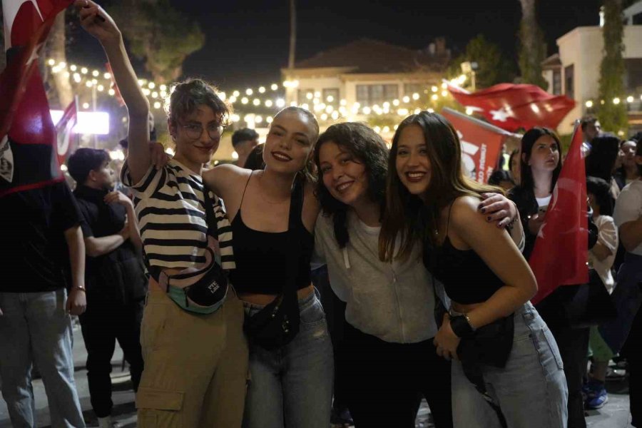 Balkon Konuşması Yapan Böcek: "antalya’da Rekor Kırmaya Devam Edeceğiz"