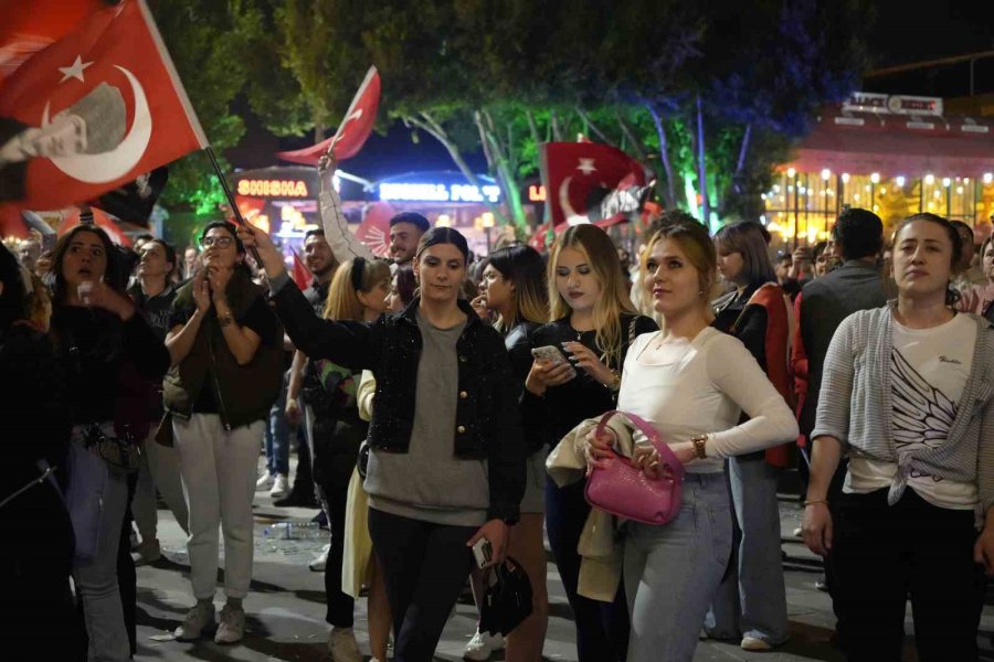 Balkon Konuşması Yapan Böcek: "antalya’da Rekor Kırmaya Devam Edeceğiz"