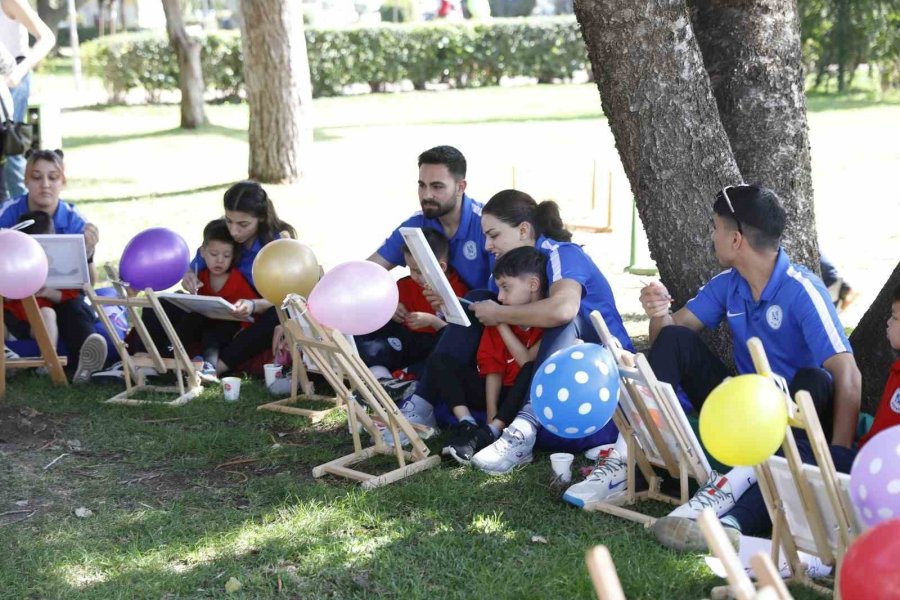 Alanya’da 2 Nisan Otizm Farkındalık Günü’nde Renkli Etkinlik