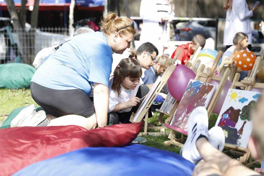 Alanya’da 2 Nisan Otizm Farkındalık Günü’nde Renkli Etkinlik