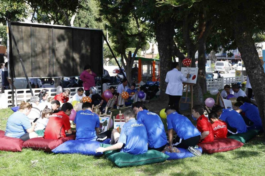 Alanya’da 2 Nisan Otizm Farkındalık Günü’nde Renkli Etkinlik