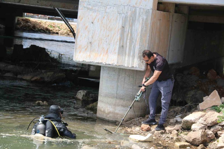 Eski Eşi Hakkında Dedikodu Yaptığını İddia Ettiği Akrabasını Sırtından Vurarak Öldürdü