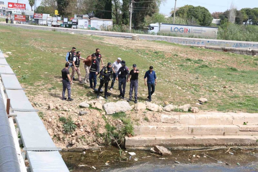 Eski Eşi Hakkında Dedikodu Yaptığını İddia Ettiği Akrabasını Sırtından Vurarak Öldürdü