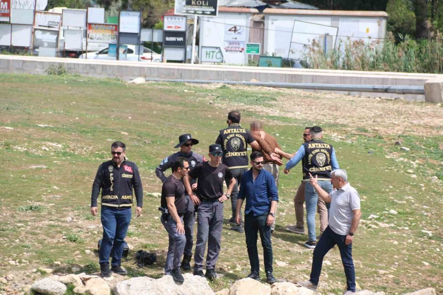 Eski Eşi Hakkında Dedikodu Yaptığını İddia Ettiği Akrabasını Sırtından Vurarak Öldürdü