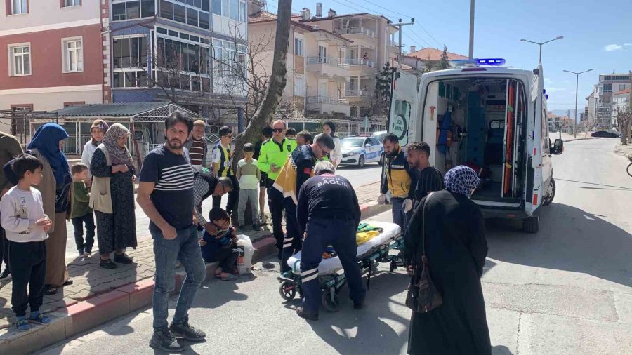 Kaza Sonrası Gözyaşına Boğulan Küçük Çocuğu Abisi Sarılarak Sakinleştirmeye Çalıştı