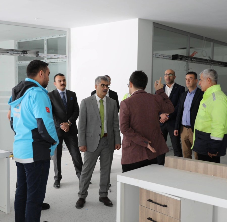 Vali Çelik Yapımı Devam Eden Sağlık Yatırımlarında İncelemelerde Bulundu