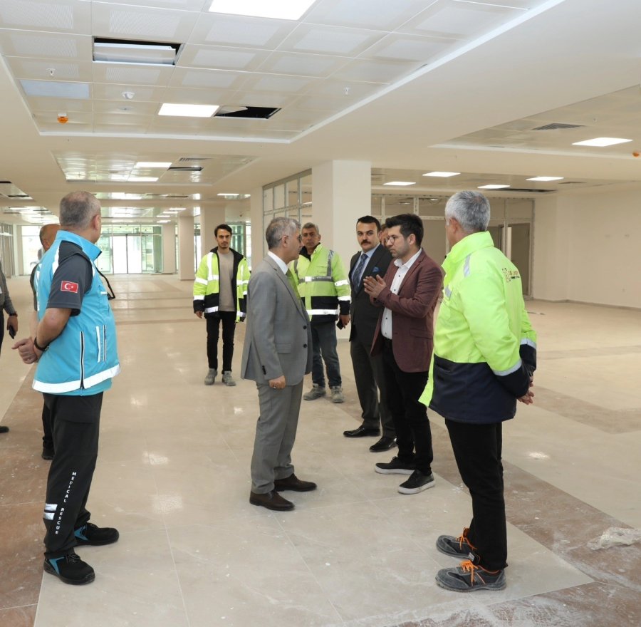 Vali Çelik Yapımı Devam Eden Sağlık Yatırımlarında İncelemelerde Bulundu