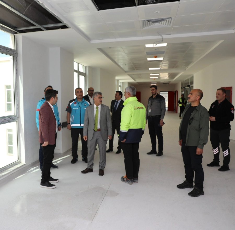 Vali Çelik Yapımı Devam Eden Sağlık Yatırımlarında İncelemelerde Bulundu