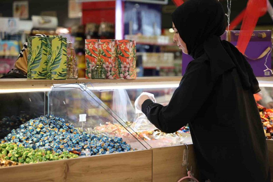 Konya’da Ramazan Bayramı’na Sayılı Günler Kala Alışveriş Telaşı Başladı