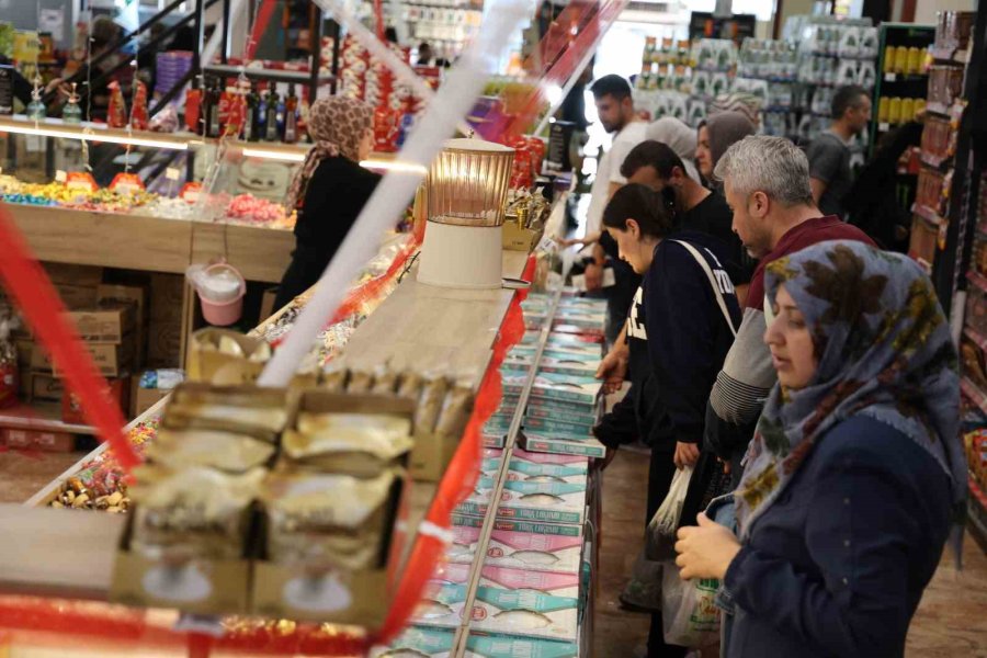 Konya’da Ramazan Bayramı’na Sayılı Günler Kala Alışveriş Telaşı Başladı