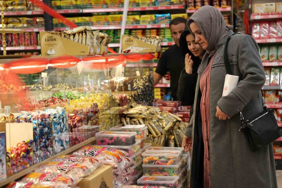 Konya’da Ramazan Bayramı’na Sayılı Günler Kala Alışveriş Telaşı Başladı