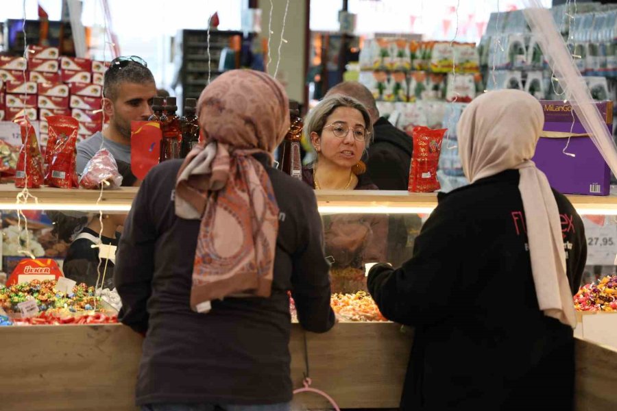 Konya’da Ramazan Bayramı’na Sayılı Günler Kala Alışveriş Telaşı Başladı