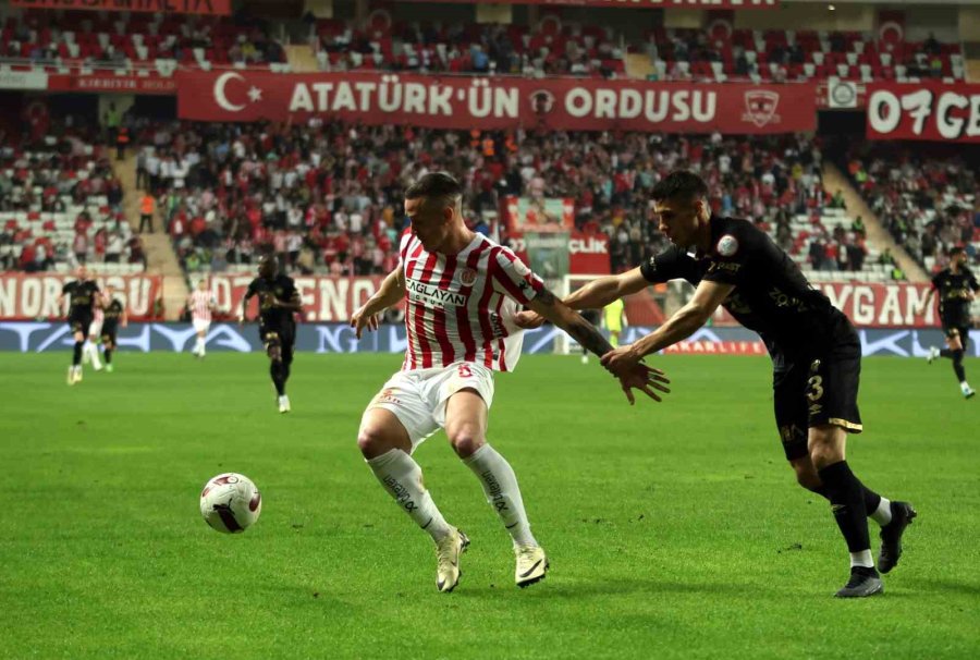 Trendyol Süper Lig: Antalyaspor: 1 - Mke Ankaragücü: 0 (ilk Yarı)